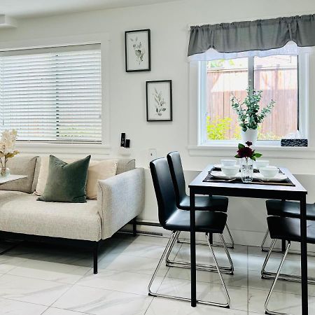2Br 1.5Ba Full Kitchen Private Guest House - Free Parking - Central Location Vancouver Kültér fotó