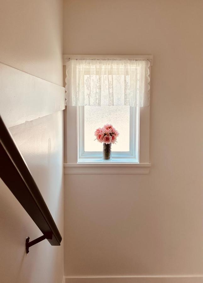 2Br 1.5Ba Full Kitchen Private Guest House - Free Parking - Central Location Vancouver Kültér fotó