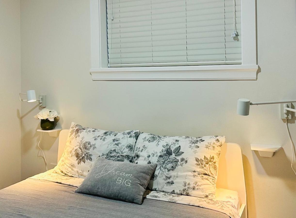 2Br 1.5Ba Full Kitchen Private Guest House - Free Parking - Central Location Vancouver Kültér fotó