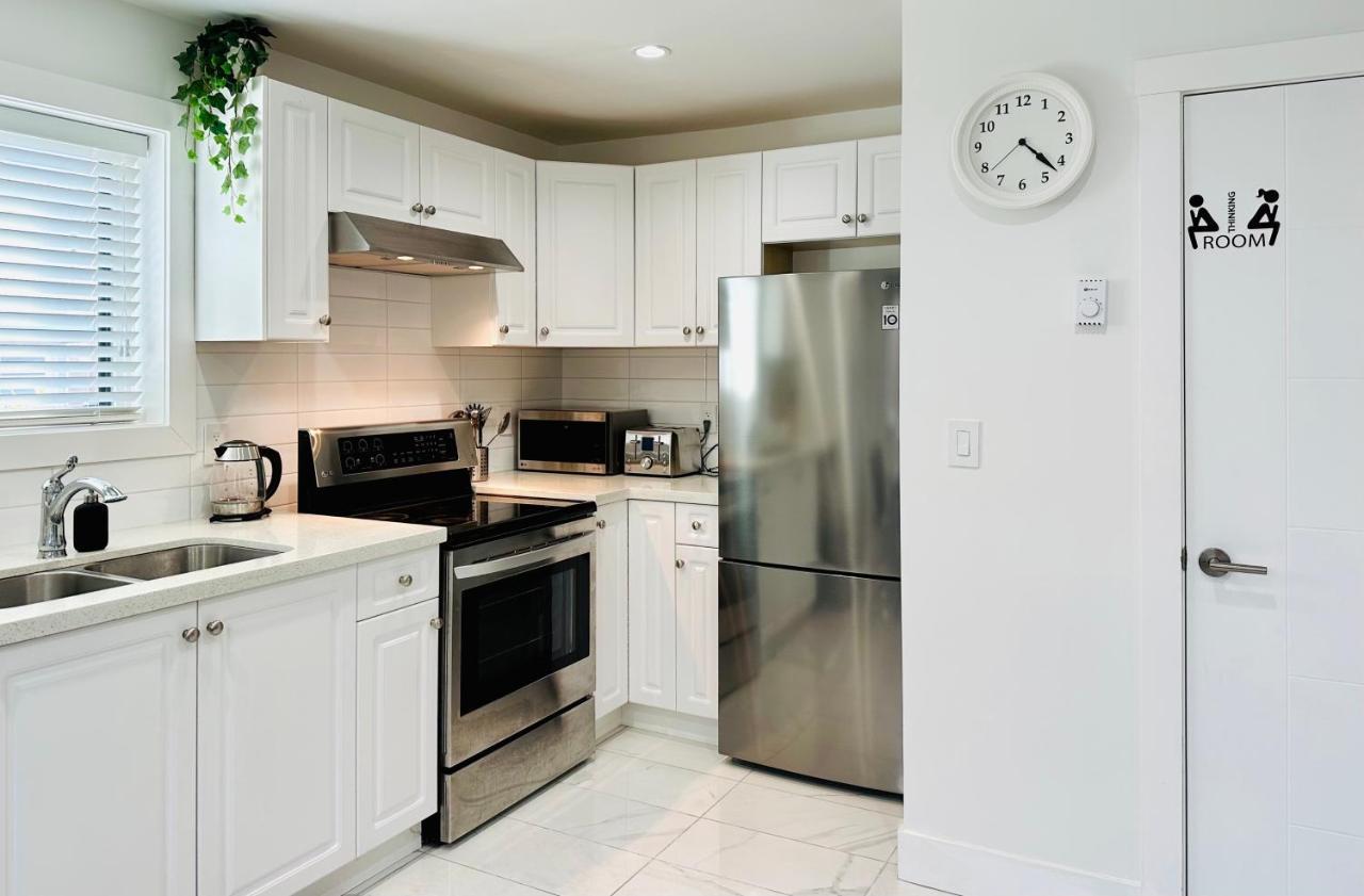 2Br 1.5Ba Full Kitchen Private Guest House - Free Parking - Central Location Vancouver Kültér fotó