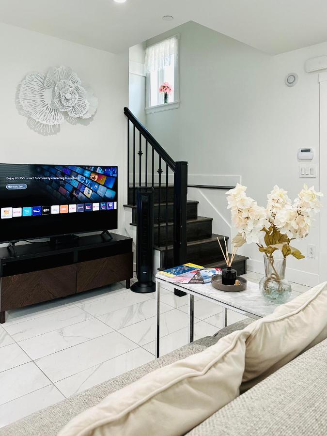 2Br 1.5Ba Full Kitchen Private Guest House - Free Parking - Central Location Vancouver Kültér fotó