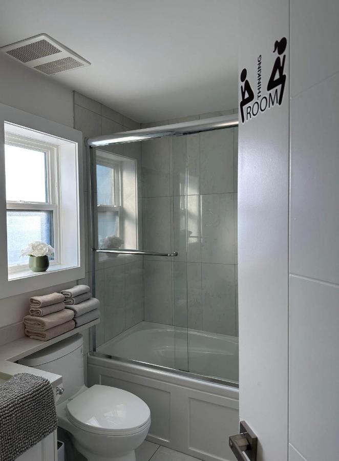 2Br 1.5Ba Full Kitchen Private Guest House - Free Parking - Central Location Vancouver Kültér fotó