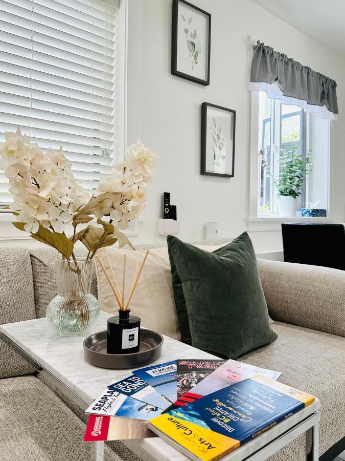 2Br 1.5Ba Full Kitchen Private Guest House - Free Parking - Central Location Vancouver Kültér fotó